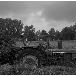 tractor_bw.jpg